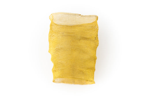 Brazalete Alir dorado de crochet metálico tejido a mano